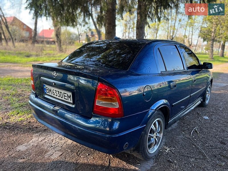 Седан Opel Astra 2004 в Лебедине