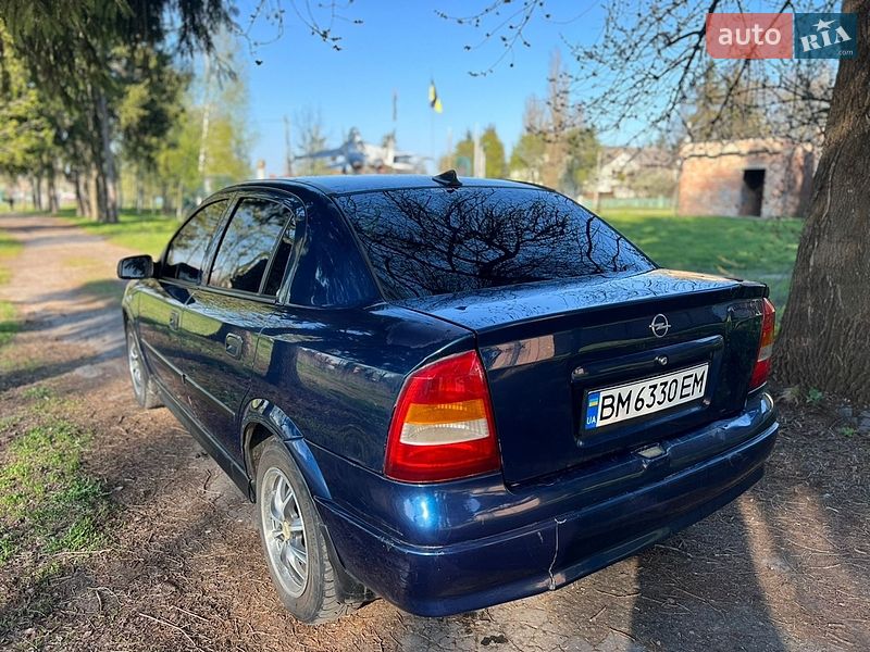 Седан Opel Astra 2004 в Лебедине