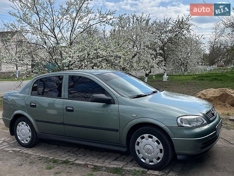 Седан Opel Astra 2007 в Новом Буге