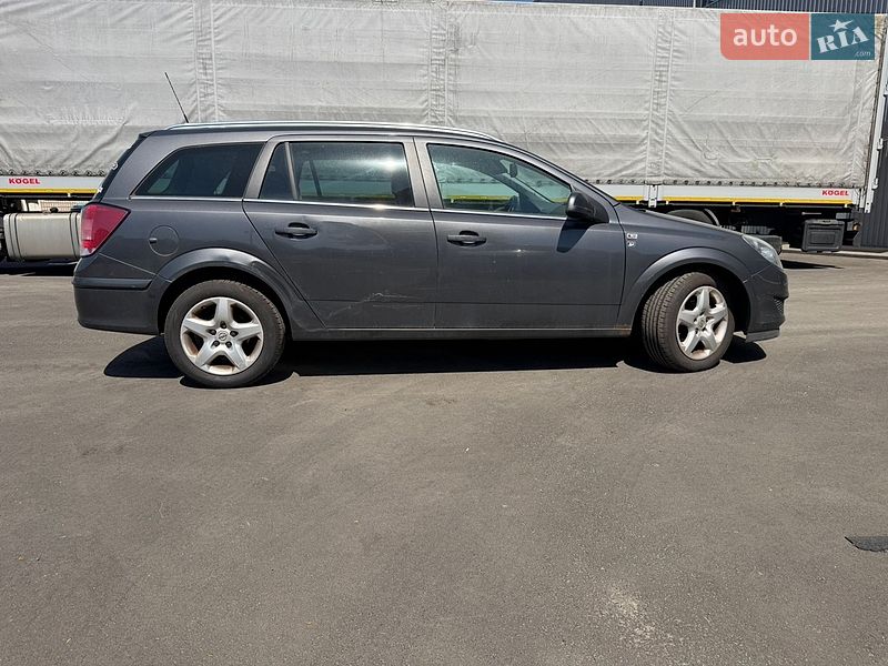 Универсал Opel Astra 2010 в Киеве