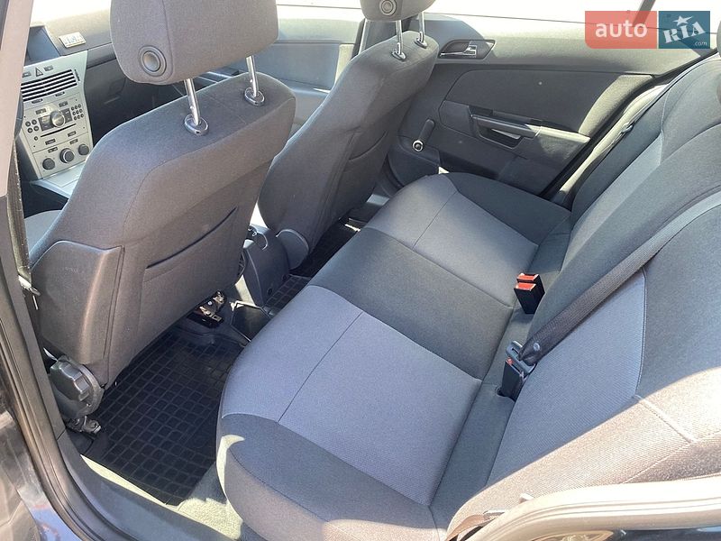Хэтчбек Opel Astra 2012 в Белой Церкви