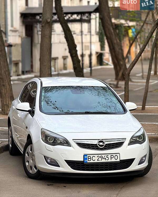 Хэтчбек Opel Astra 2010 в Подольске