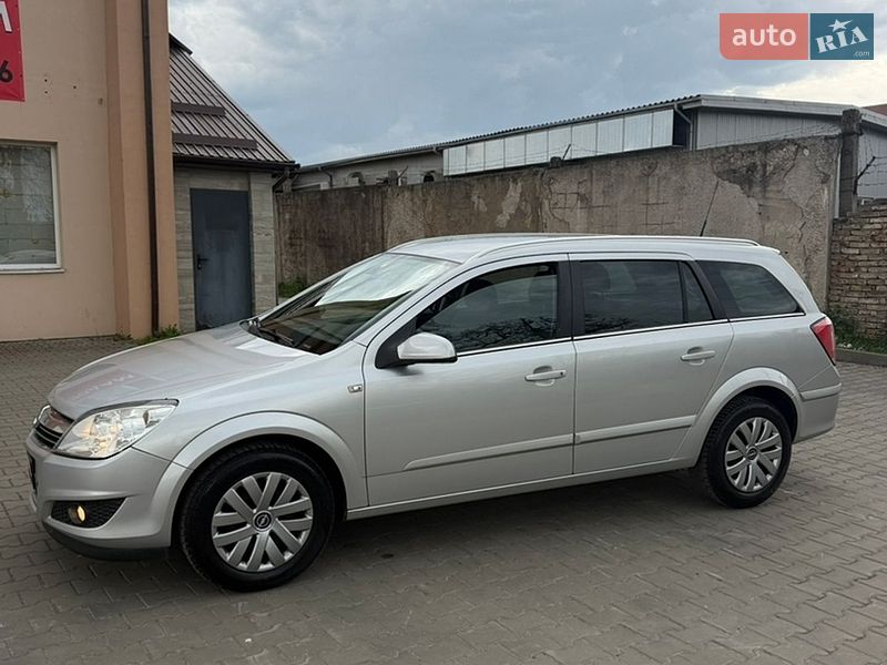 Универсал Opel Astra 2008 в Луцке