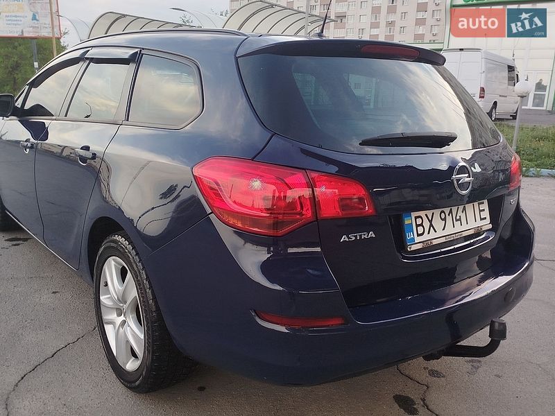 Универсал Opel Astra 2011 в Хмельницком