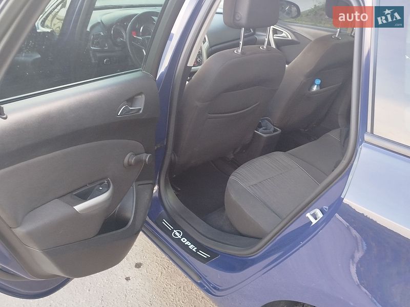 Универсал Opel Astra 2011 в Хмельницком