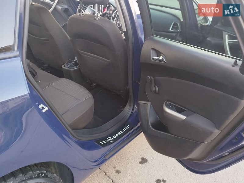 Универсал Opel Astra 2011 в Хмельницком