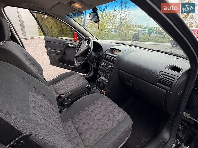Седан Opel Astra 2003 в Киеве