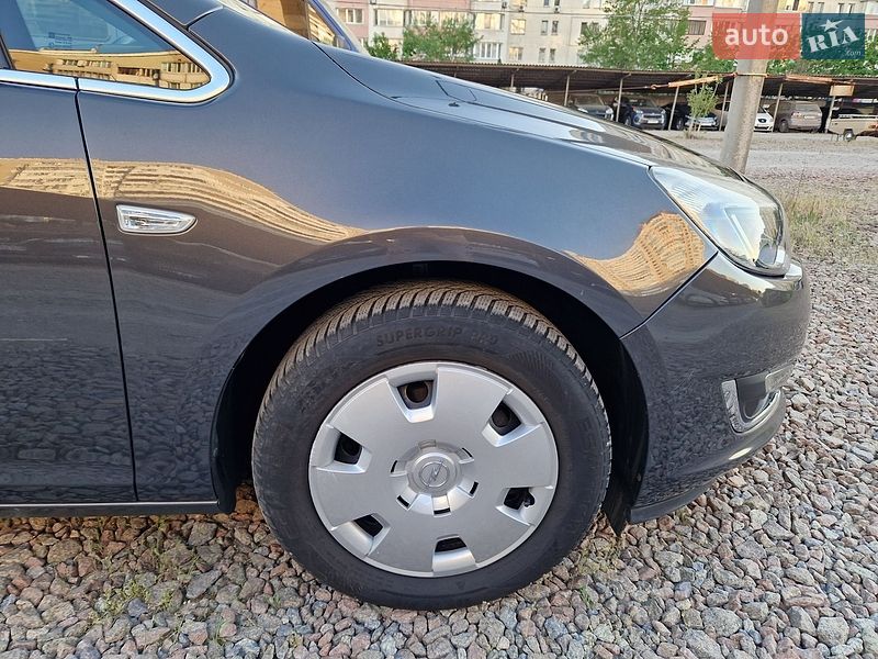 Универсал Opel Astra 2013 в Киеве