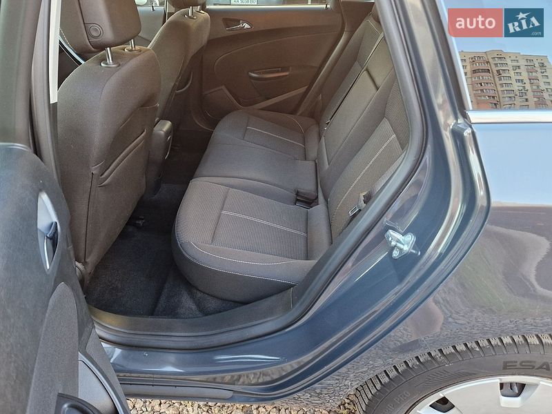 Универсал Opel Astra 2013 в Киеве