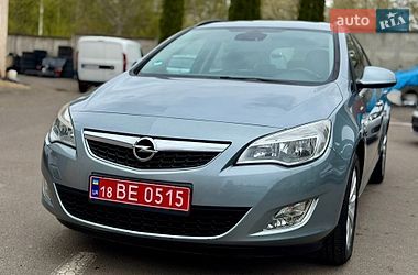 Универсал Opel Astra 2010 в Ровно