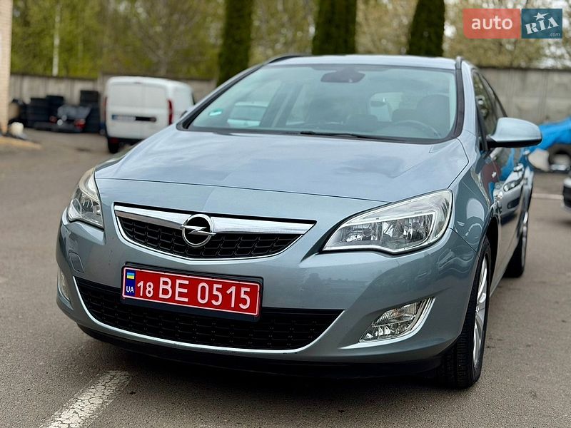 Универсал Opel Astra 2010 в Ровно