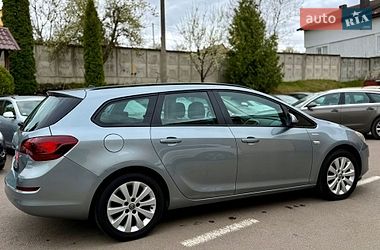 Универсал Opel Astra 2010 в Ровно