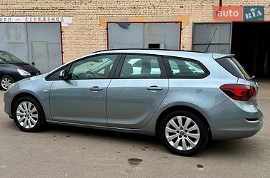Универсал Opel Astra 2010 в Ровно
