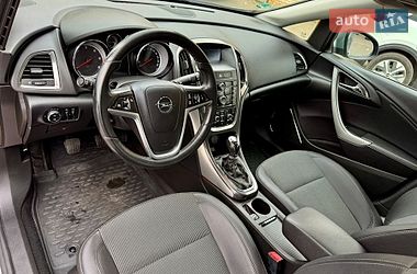 Универсал Opel Astra 2010 в Ровно
