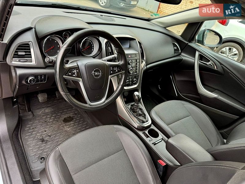 Универсал Opel Astra 2010 в Ровно