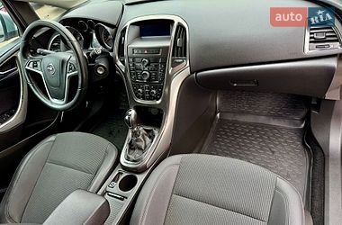 Универсал Opel Astra 2010 в Ровно