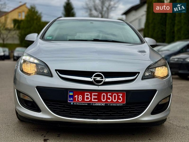 Универсал Opel Astra 2012 в Ровно