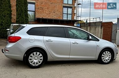 Универсал Opel Astra 2012 в Ровно