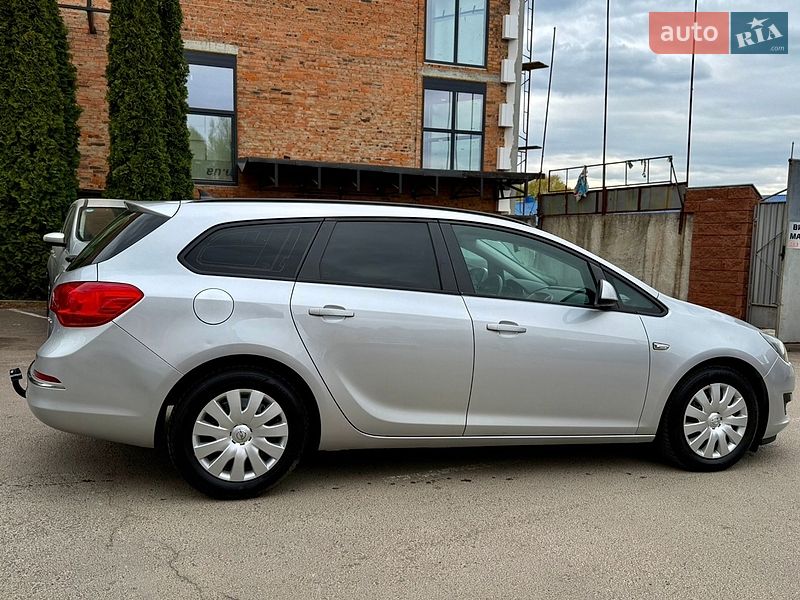 Универсал Opel Astra 2012 в Ровно