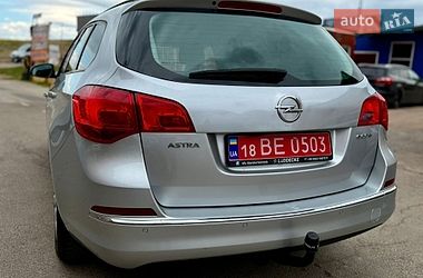 Универсал Opel Astra 2012 в Ровно