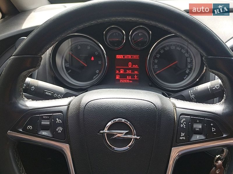 Универсал Opel Astra 2014 в Киеве