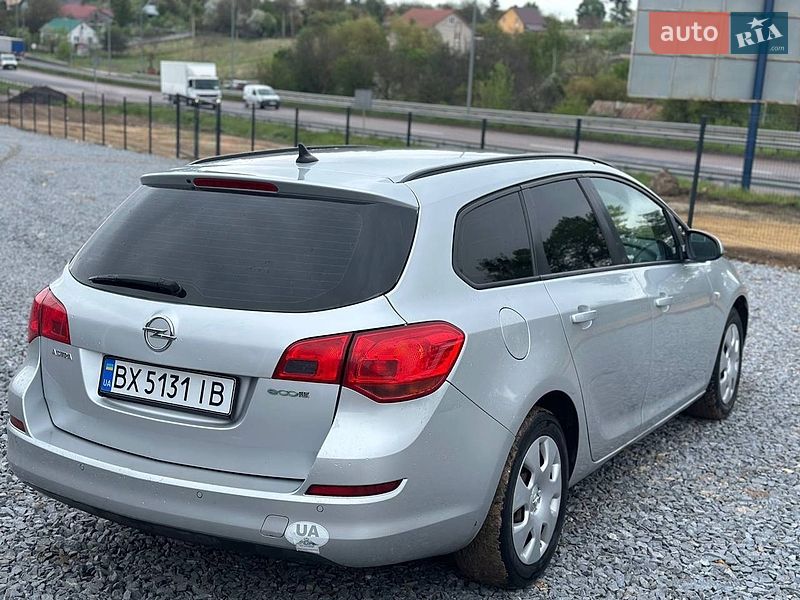 Универсал Opel Astra 2011 в Ровно
