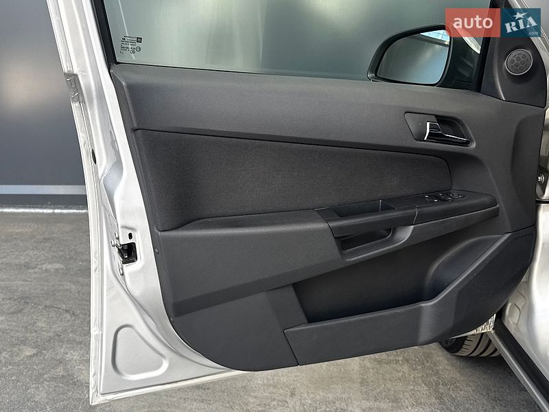Универсал Opel Astra 2012 в Киеве