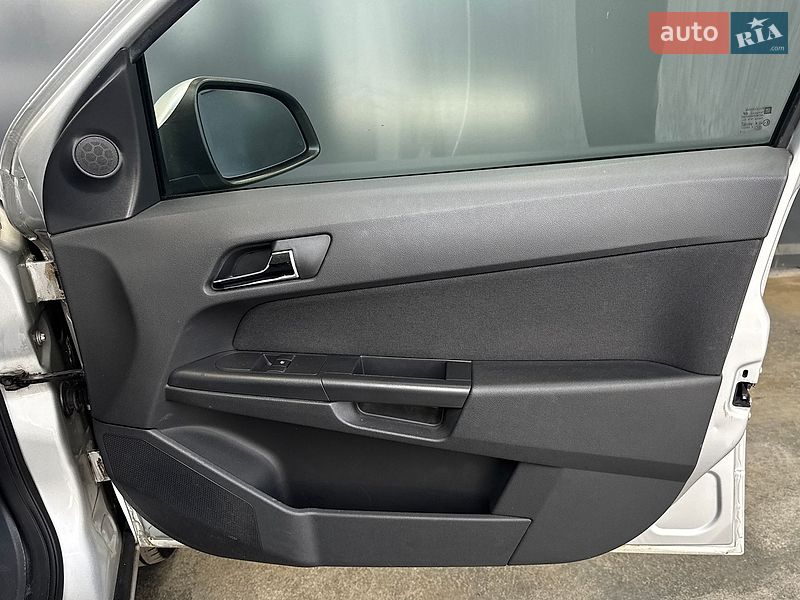 Универсал Opel Astra 2012 в Киеве