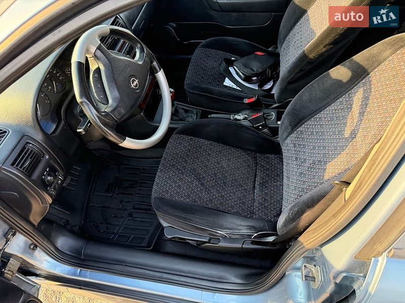 Седан Opel Astra 2007 в Одессе