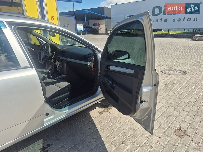 Універсал Opel Astra 2006 в Тернополі