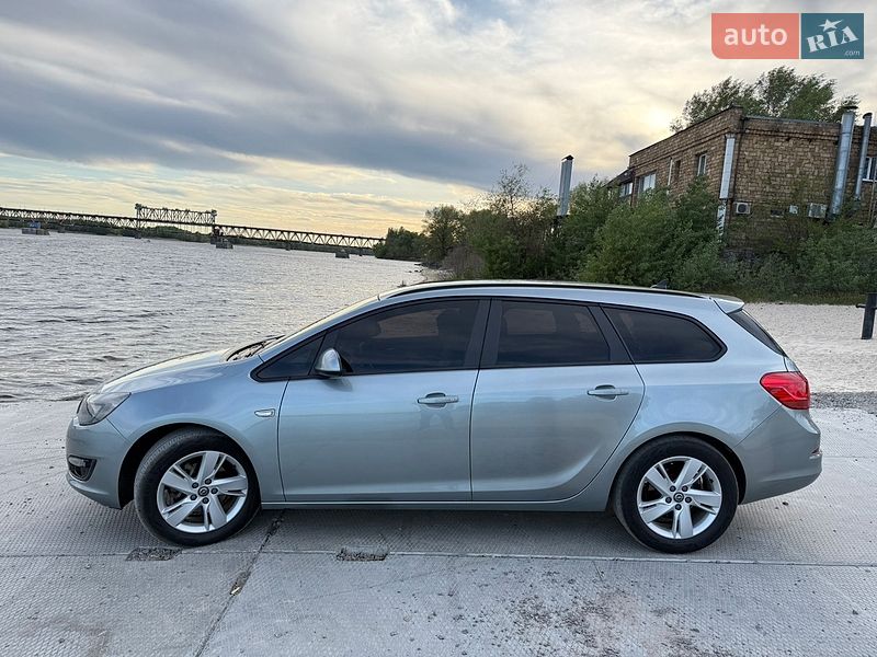 Универсал Opel Astra 2014 в Кременчуге