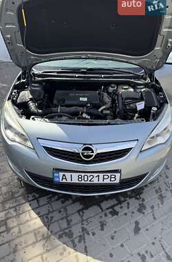 Универсал Opel Astra 2011 в Белой Церкви