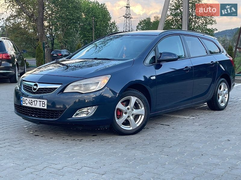 Универсал Opel Astra 2012 в Турке