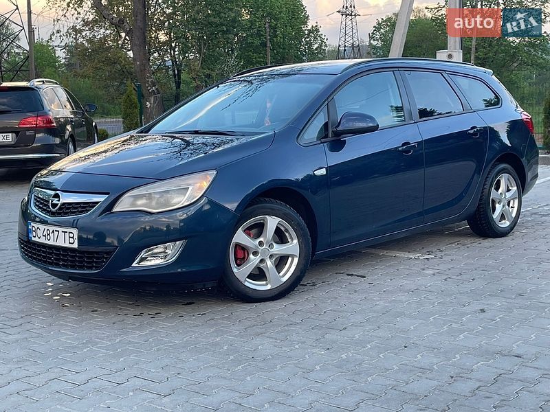 Универсал Opel Astra 2012 в Турке