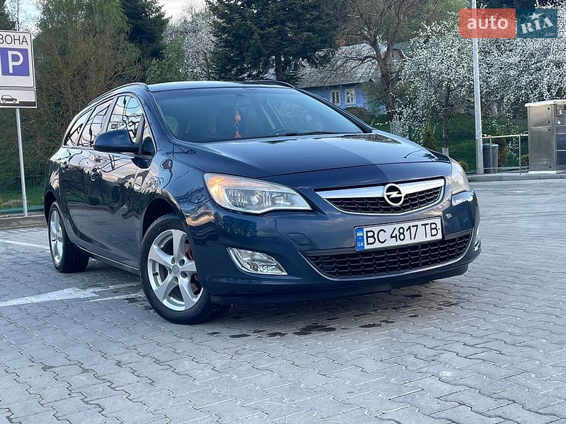 Универсал Opel Astra 2012 в Турке