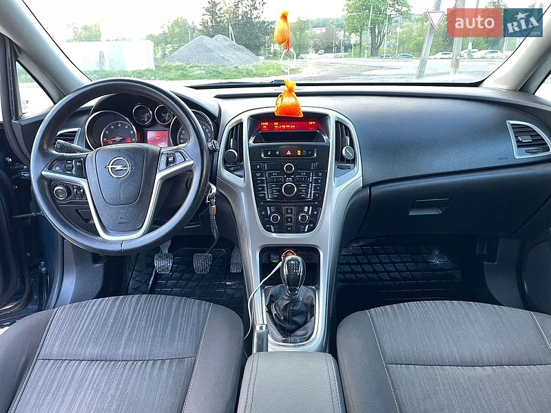 Универсал Opel Astra 2012 в Турке