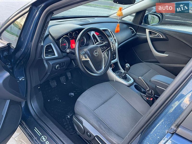 Универсал Opel Astra 2012 в Турке