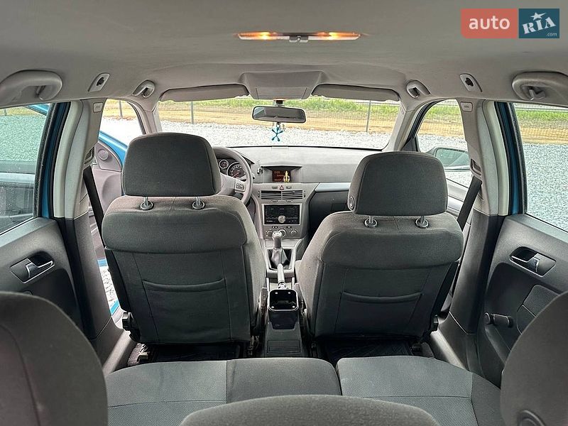 Универсал Opel Astra 2005 в Ровно