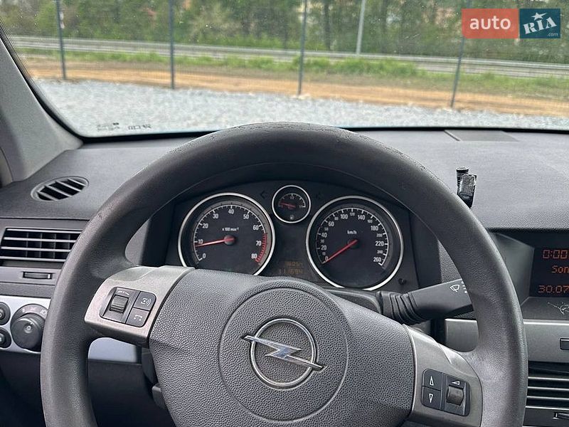 Универсал Opel Astra 2005 в Ровно