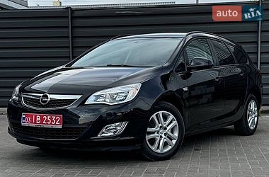 Универсал Opel Astra 2011 в Черкассах