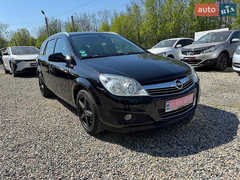 Универсал Opel Astra 2010 в Полтаве
