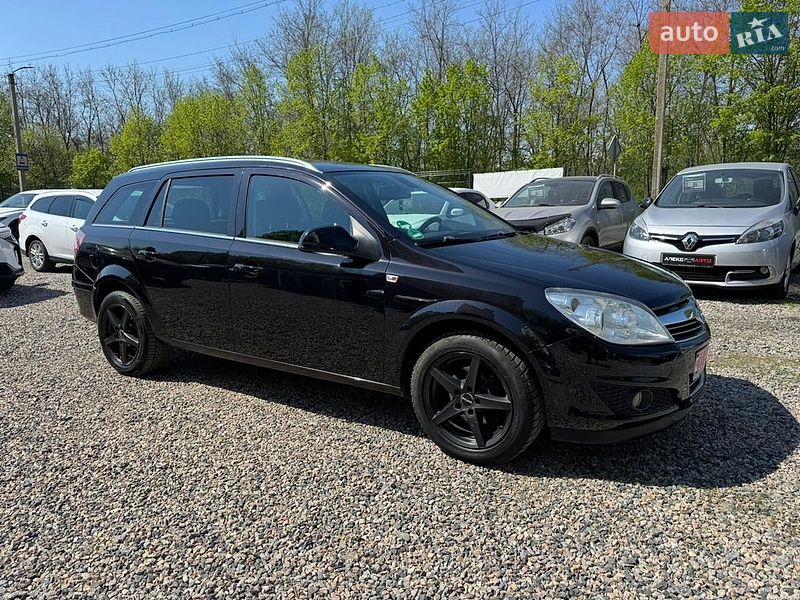 Универсал Opel Astra 2010 в Полтаве