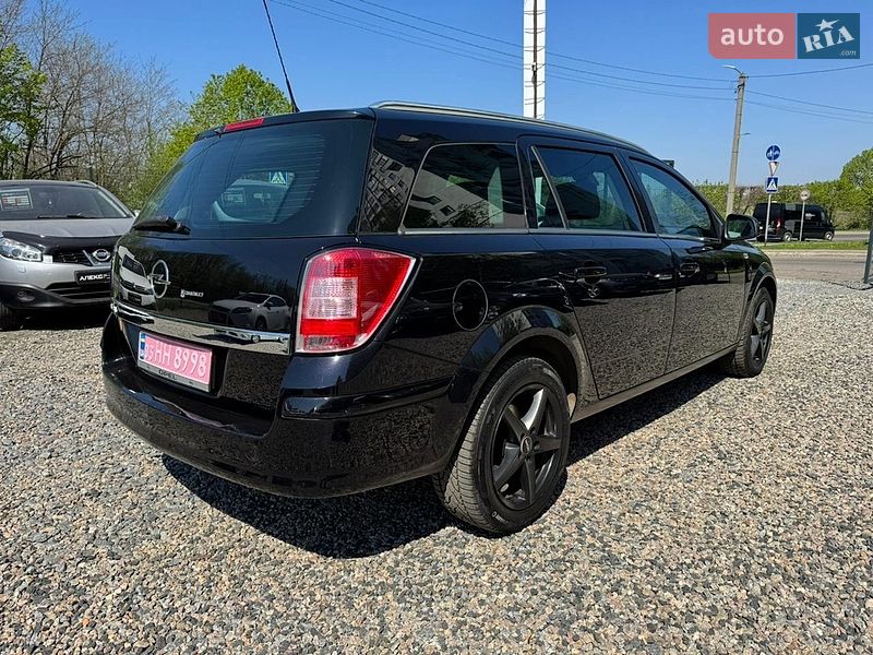 Универсал Opel Astra 2010 в Полтаве