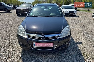 Универсал Opel Astra 2010 в Полтаве