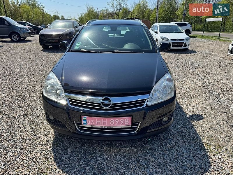 Универсал Opel Astra 2010 в Полтаве