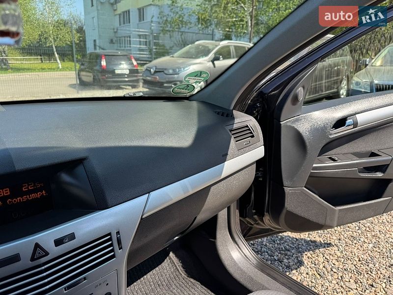 Универсал Opel Astra 2010 в Полтаве