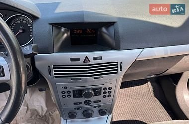 Универсал Opel Astra 2010 в Полтаве