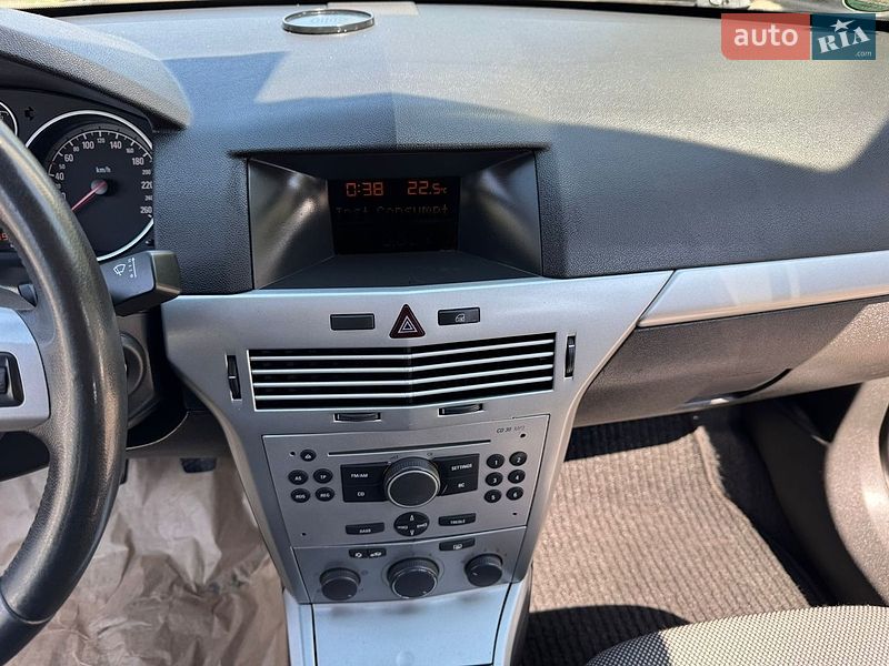 Универсал Opel Astra 2010 в Полтаве