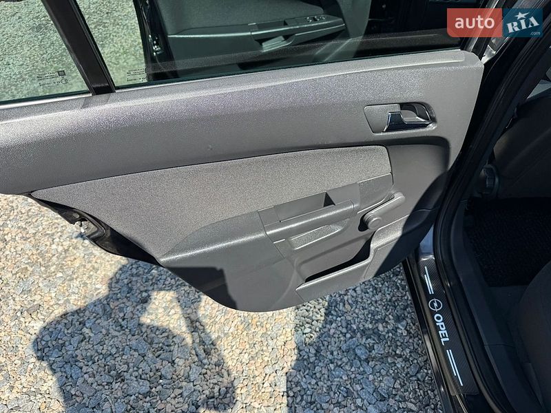 Универсал Opel Astra 2010 в Полтаве