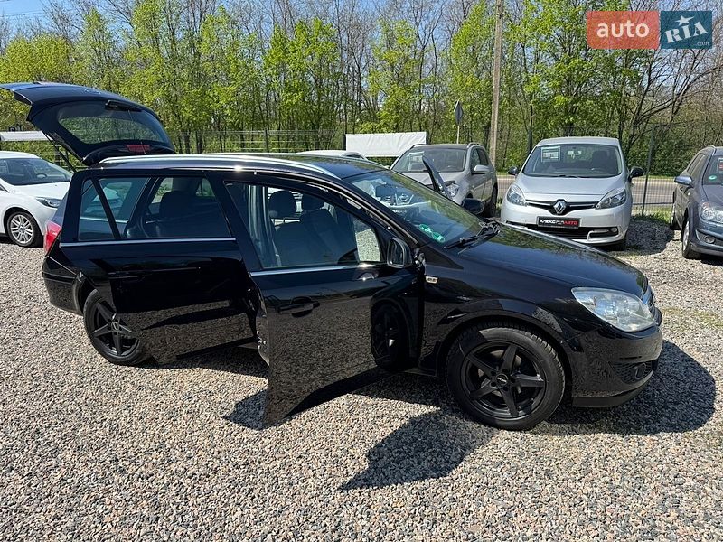 Универсал Opel Astra 2010 в Полтаве
